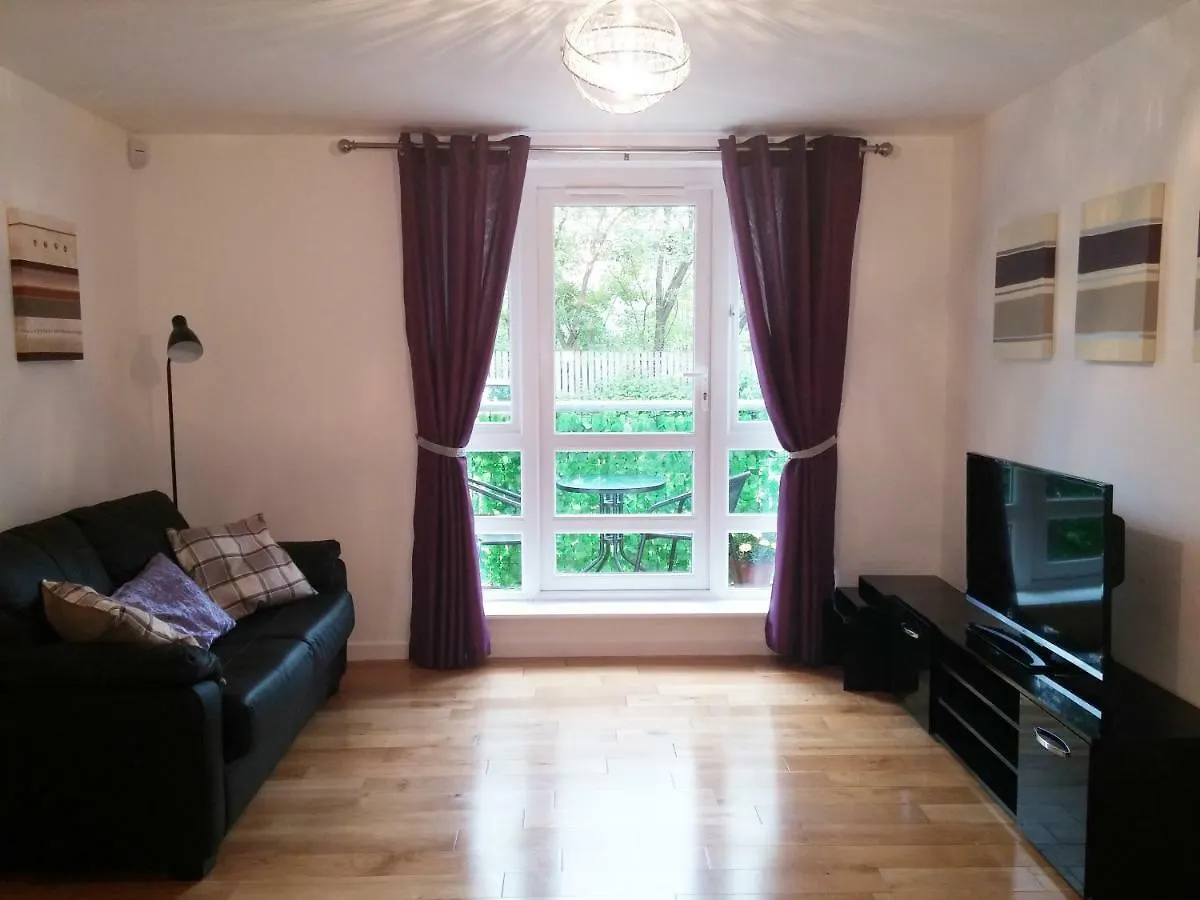 Edinburgh Holiday Apartment - Central Location contacts